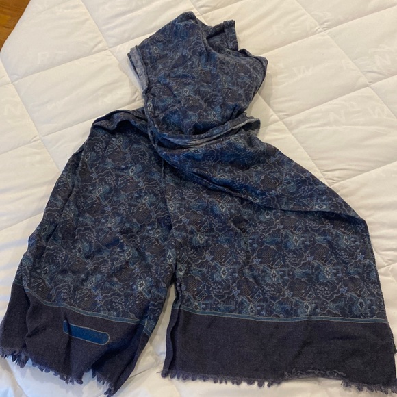 Ferragamo scarf - Picture 2 of 6